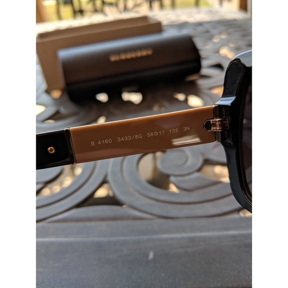 NWT Authentic Womens Burberry Square Sunglasses - Picture 5 of 7